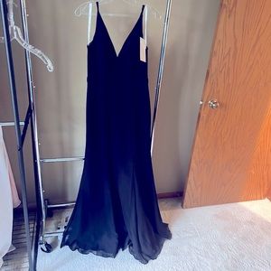 Black size 4 v-neck elegant dress